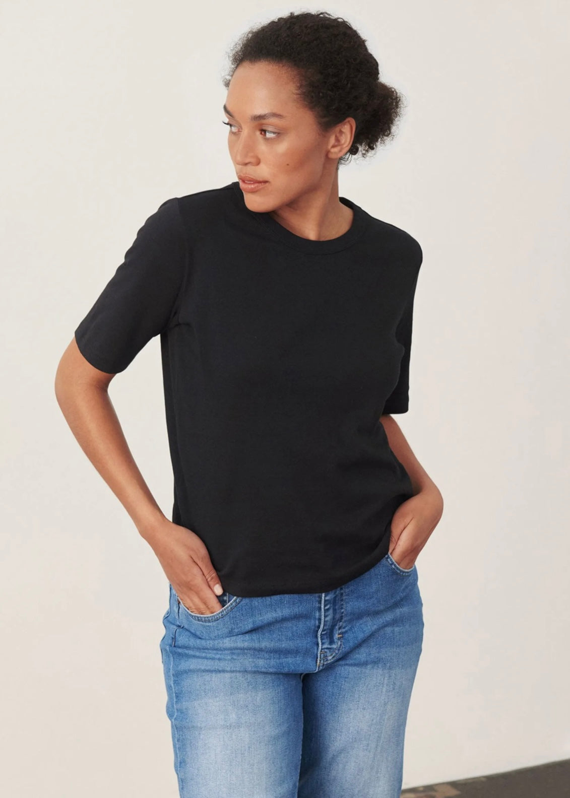 Ratana T-shirt Black