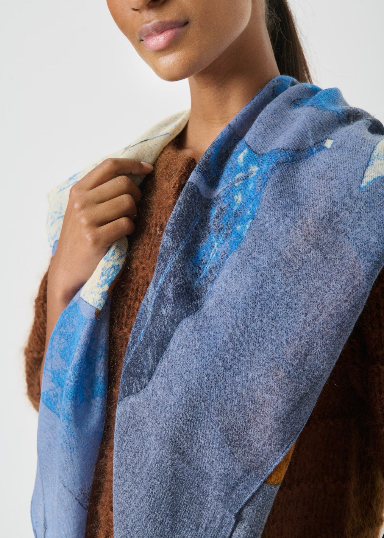 Felisia scarf Blue Leaf