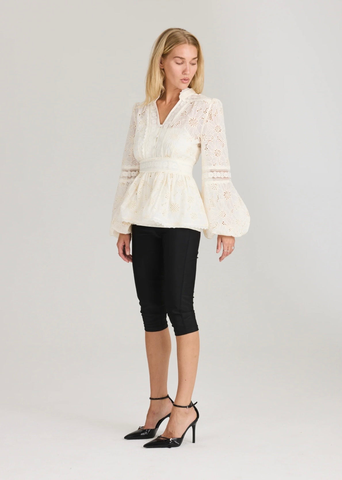 Aliah Daisy Blouse Cream