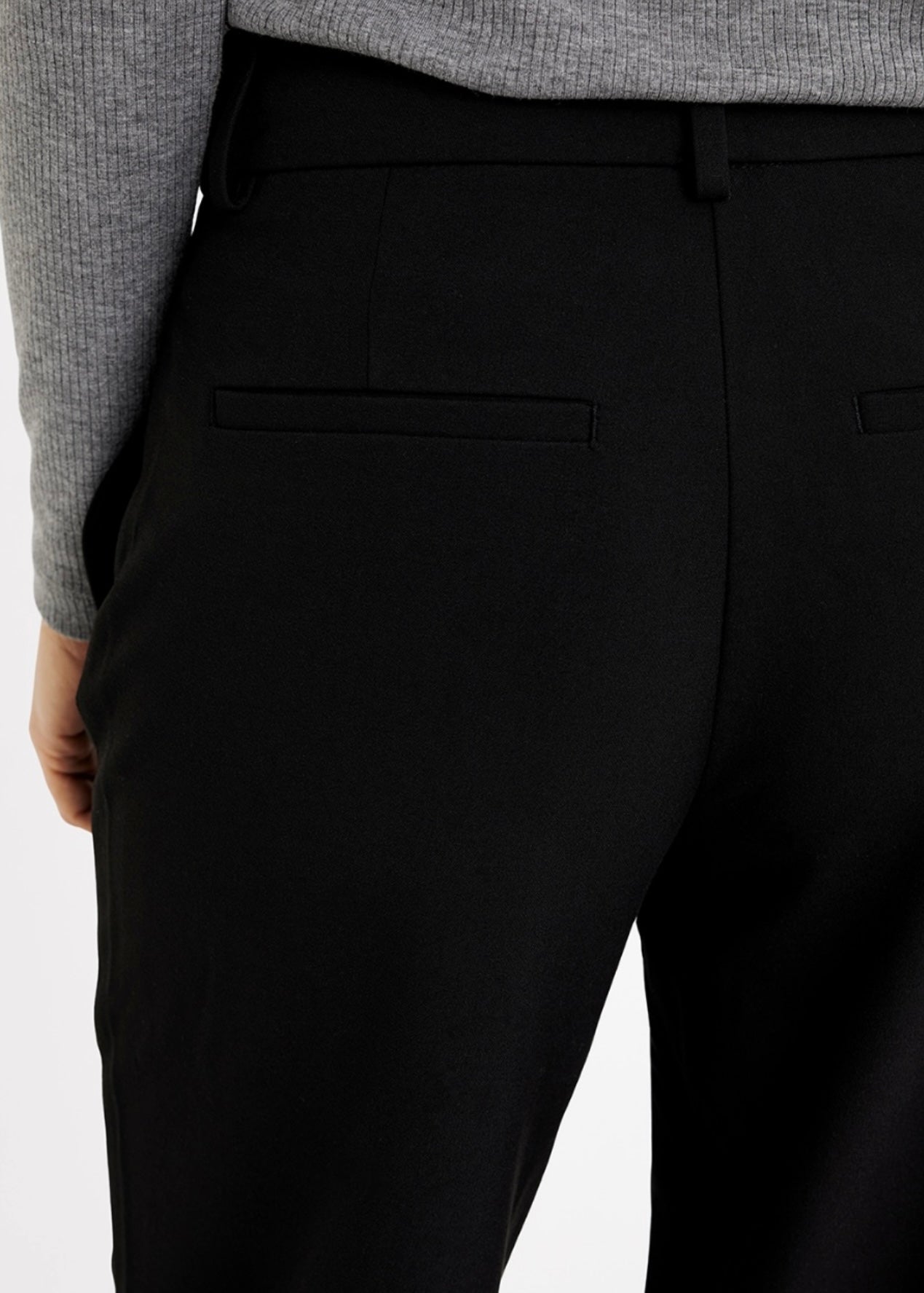 Dena Regular Black
