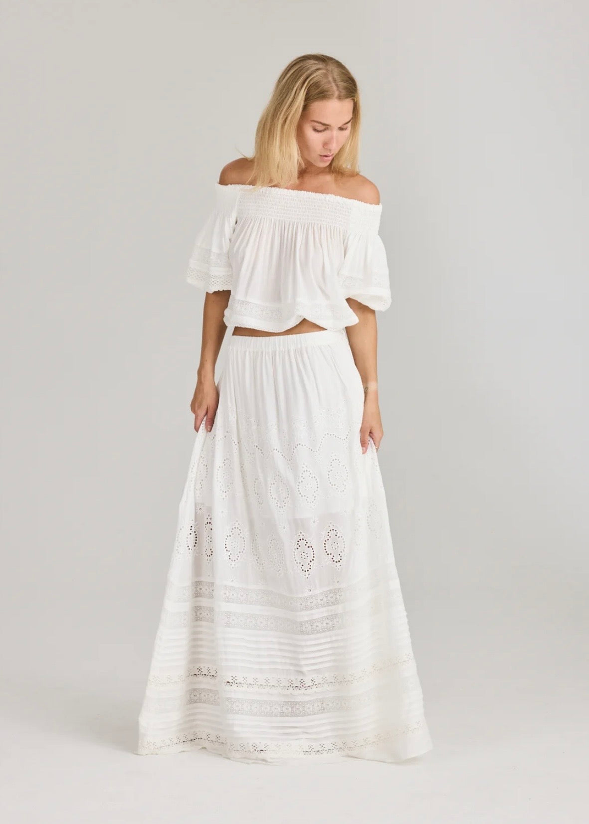 Lita Offshoulder White