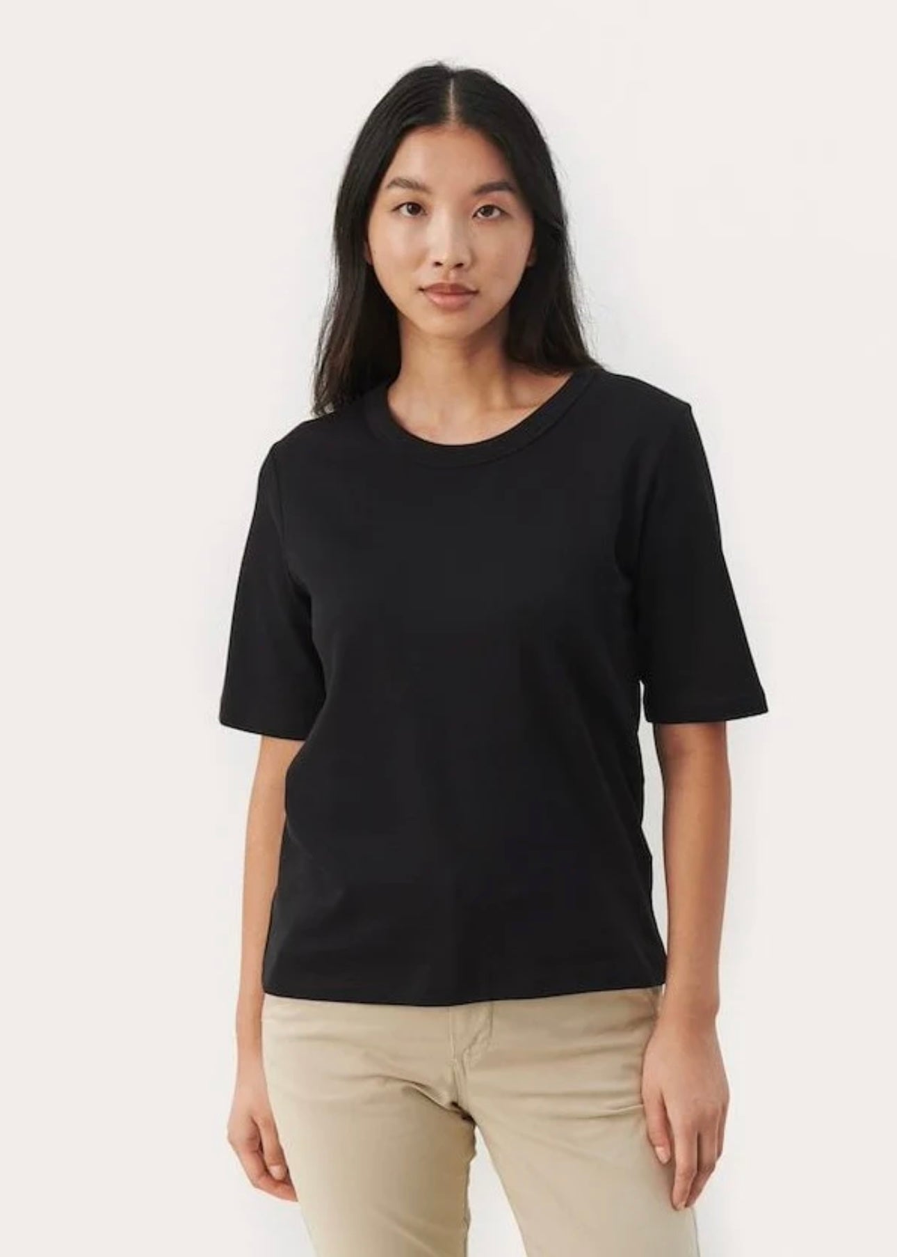 Ratana T-shirt Black