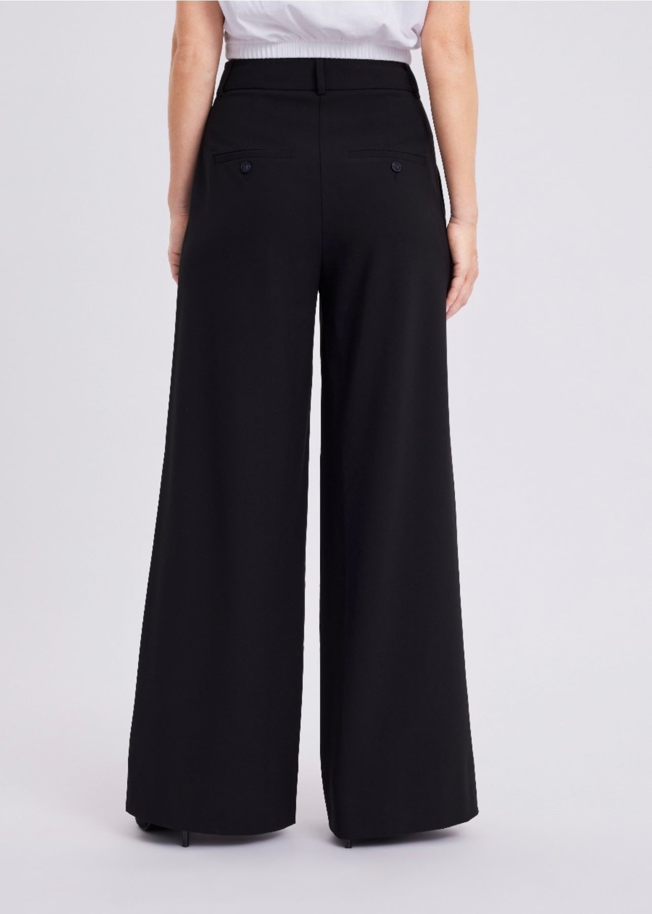 Laura Regular Black