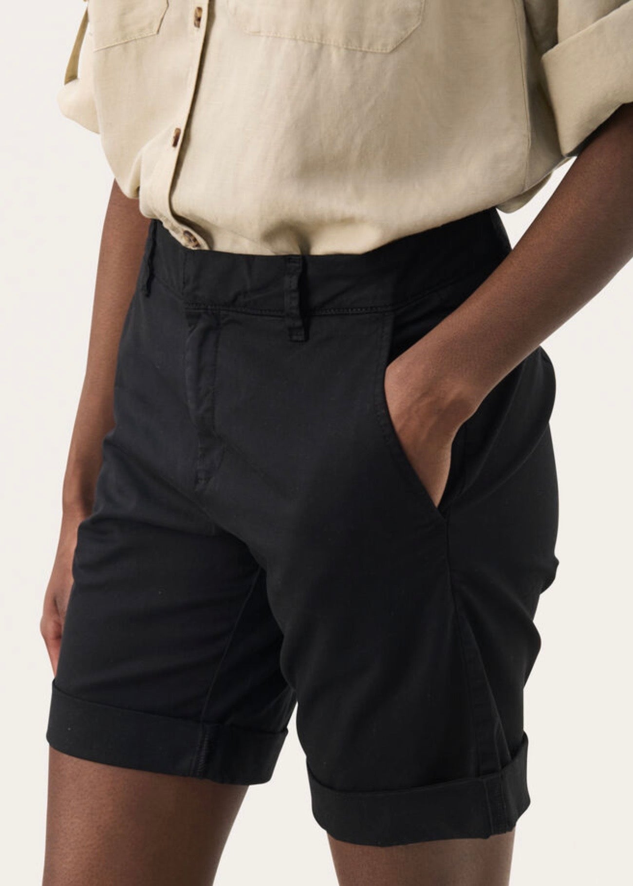 Hanijan Shorts Black