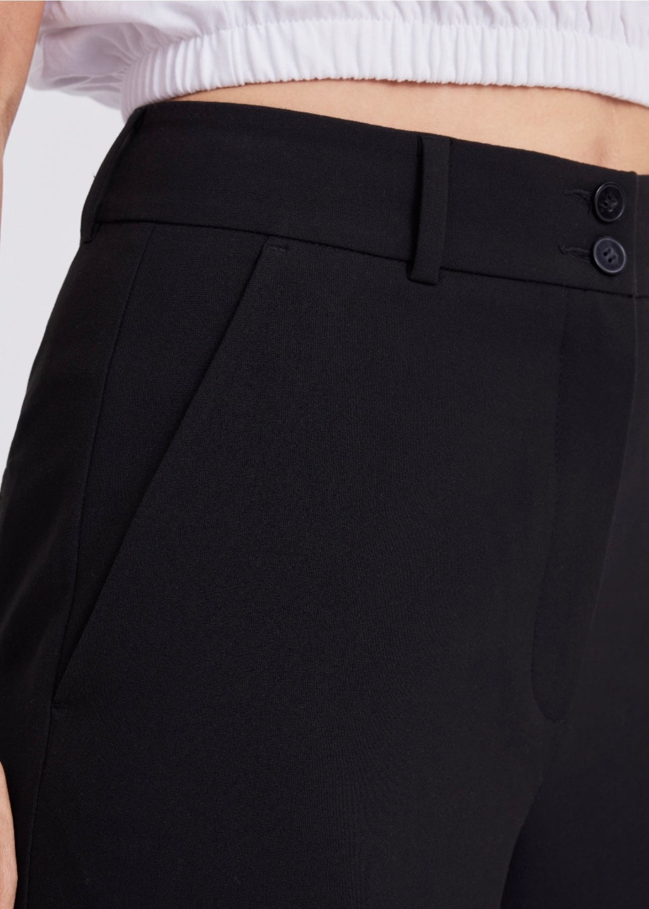 Laura Regular Black