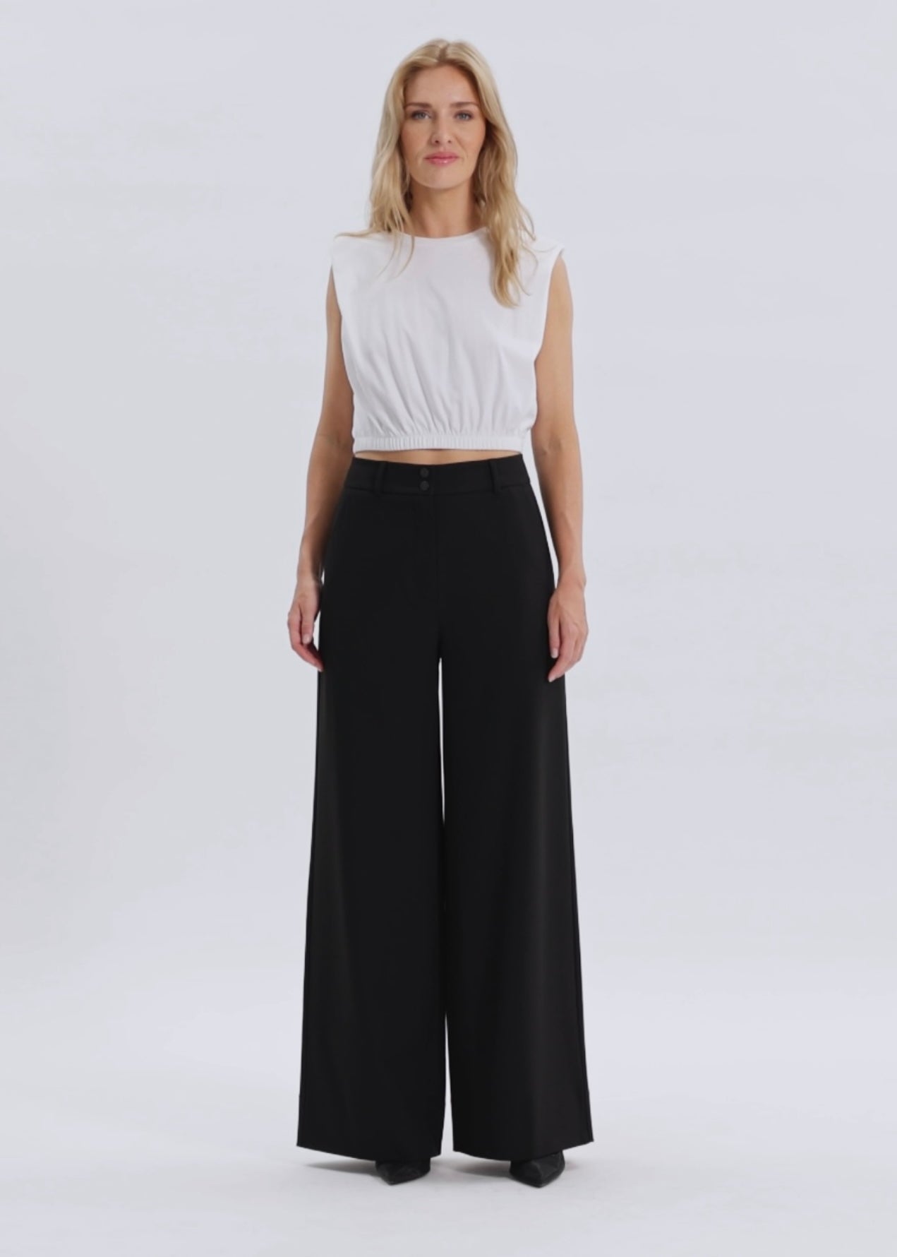 Laura Regular Black