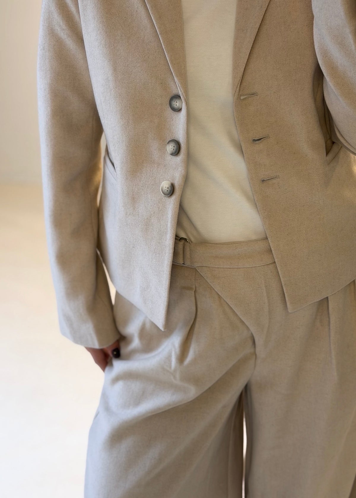 Uma Regular French Taupe