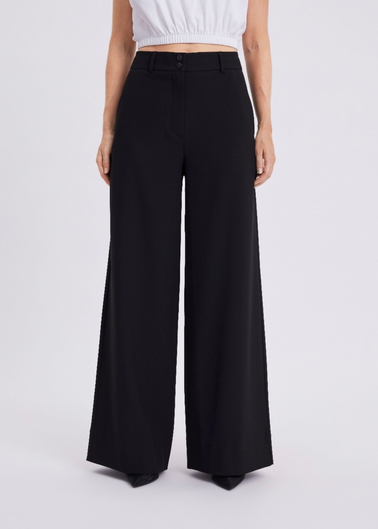 Laura Regular Black