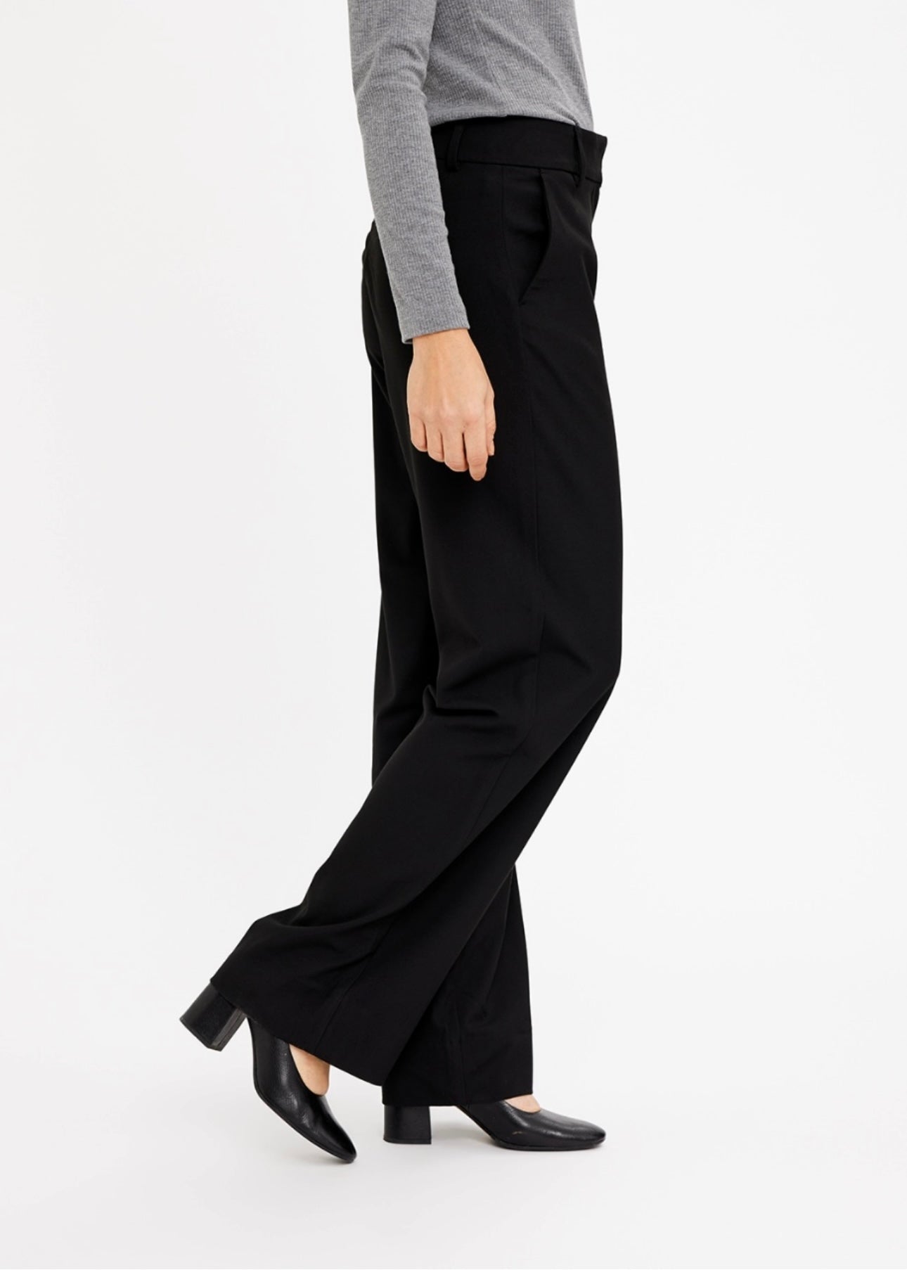 Dena Regular Black