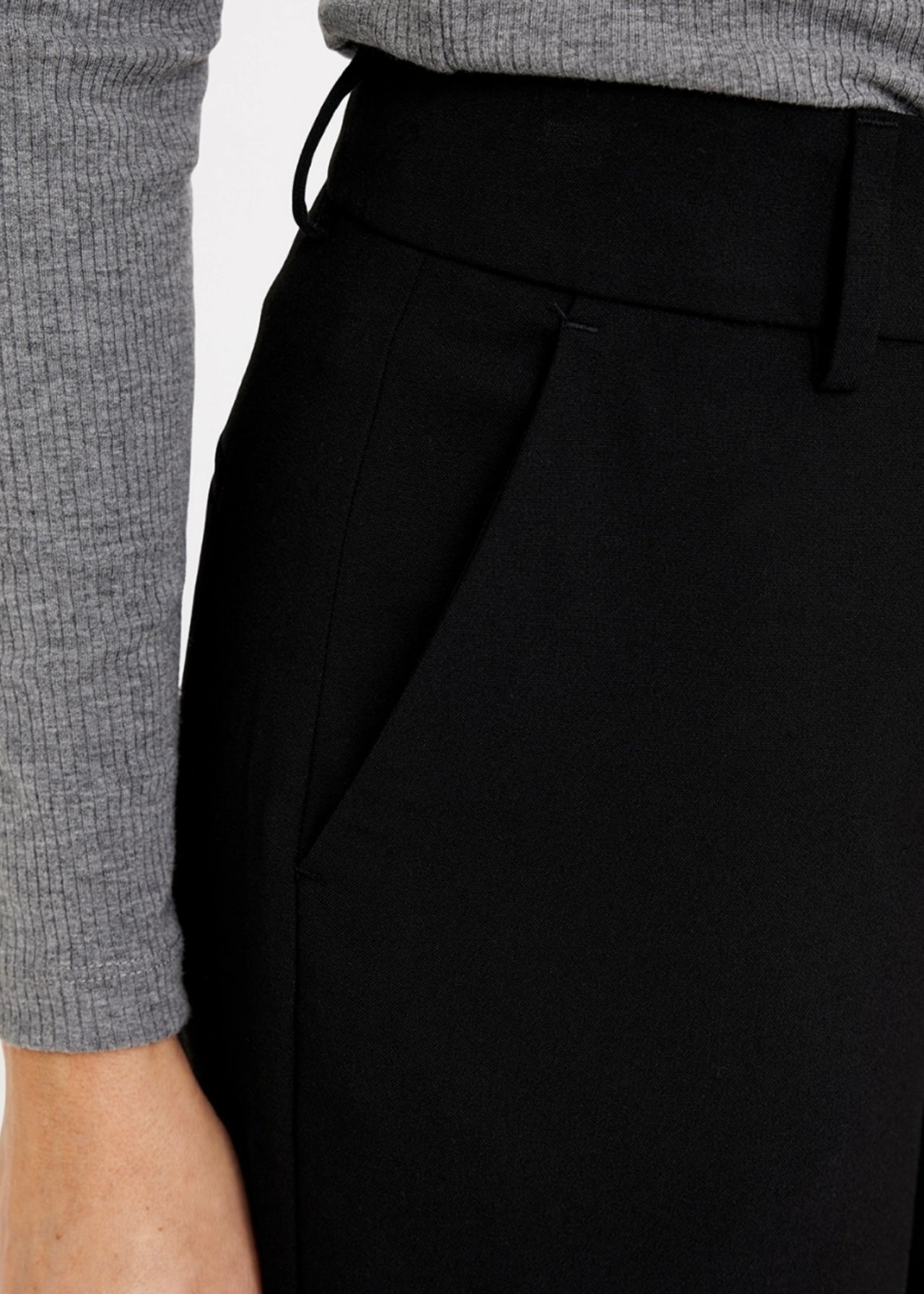 Dena Regular Black
