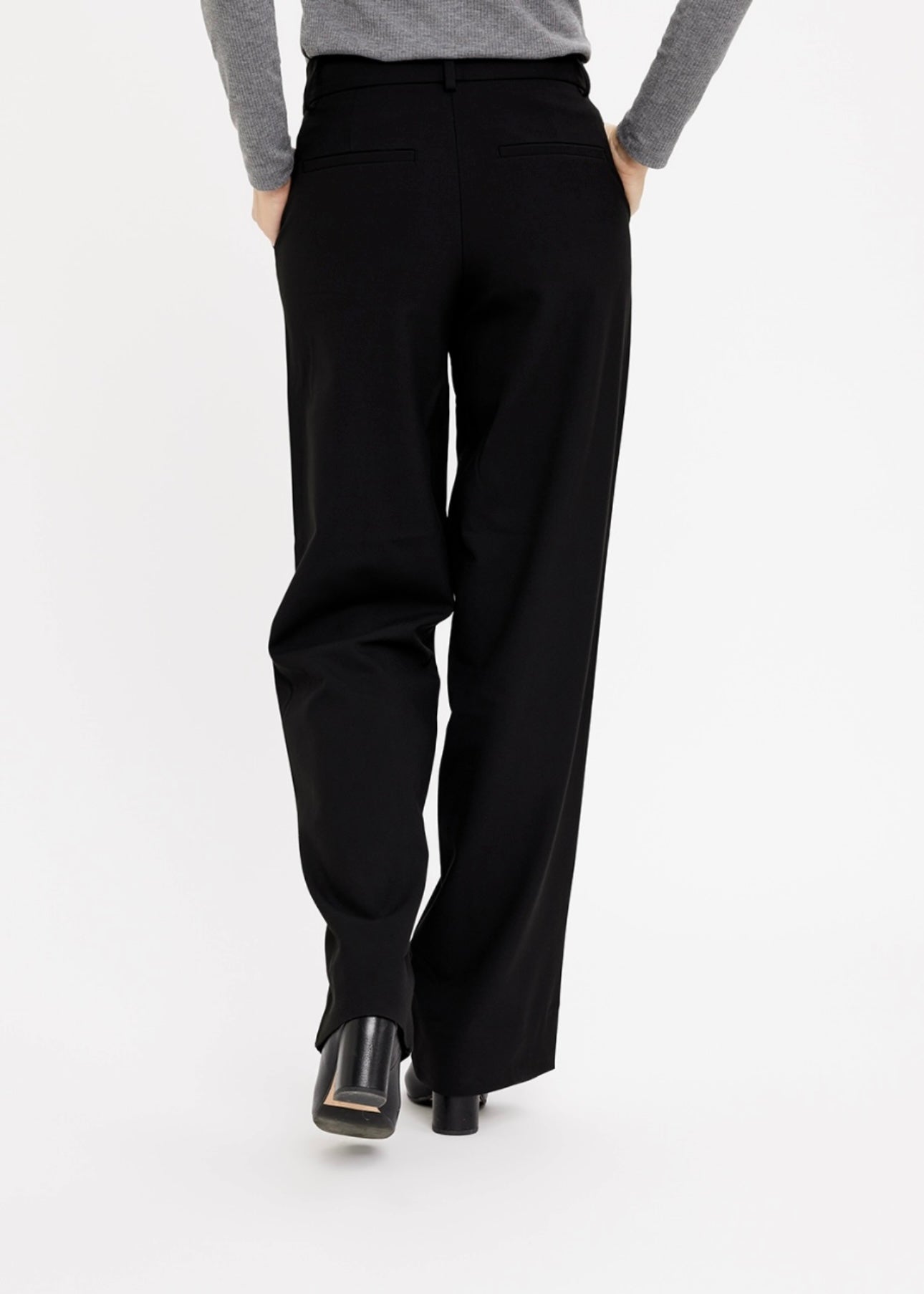 Dena Regular Black