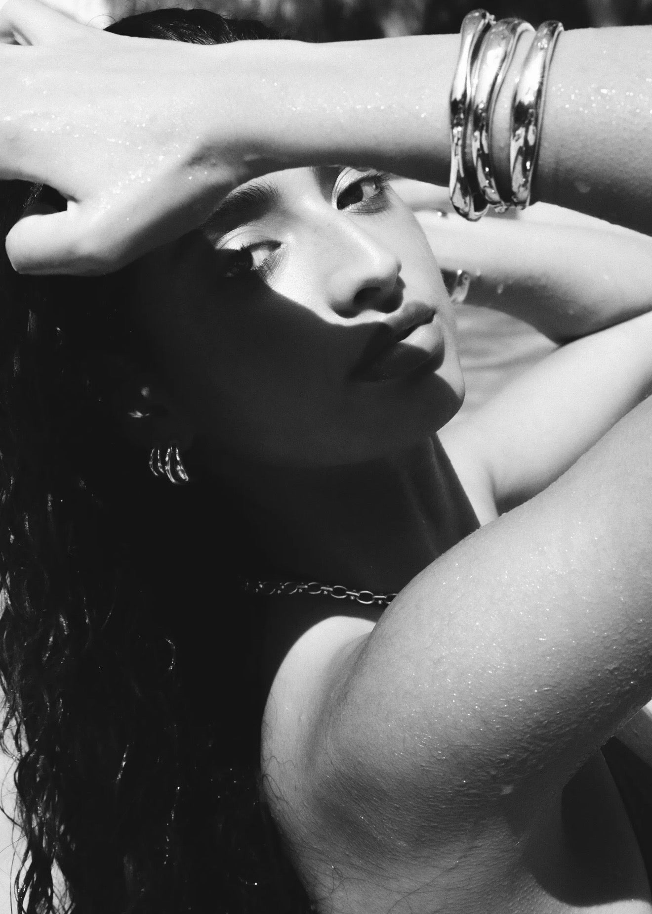 The Curved Bangle Gold