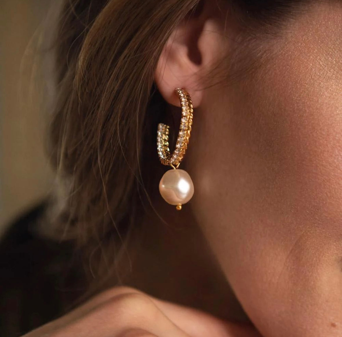Caroline Svedbom Kaia Pearl earrings Gold Pearl/Crystal
