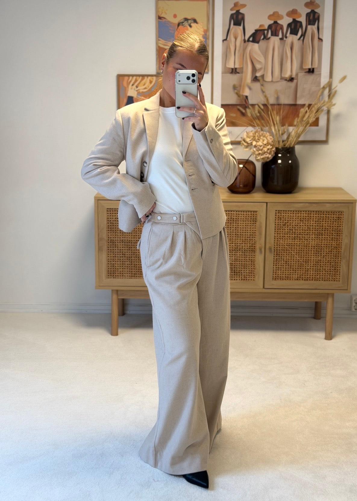 Uma Regular French Taupe