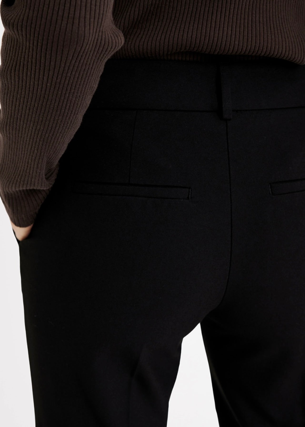 Clara Regular Black