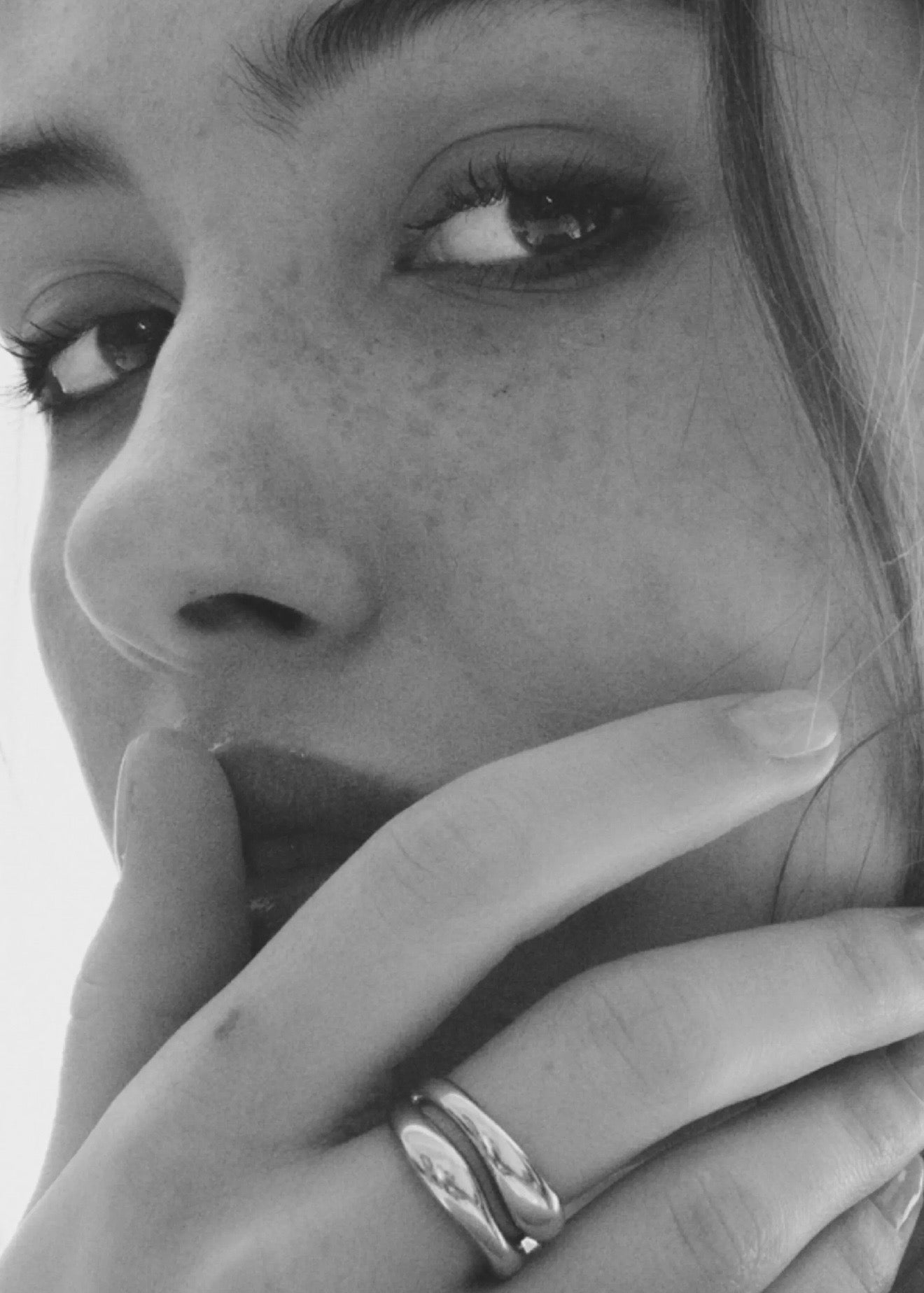 The Curved Ring Gold