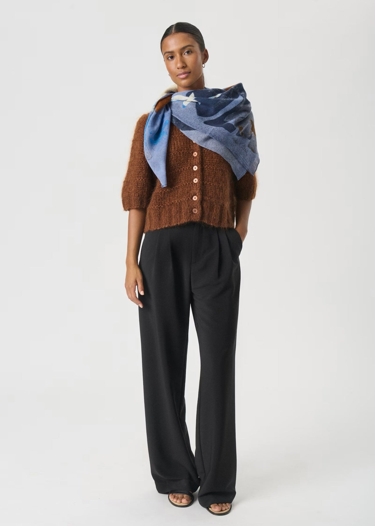 Felisia scarf Blue Leaf