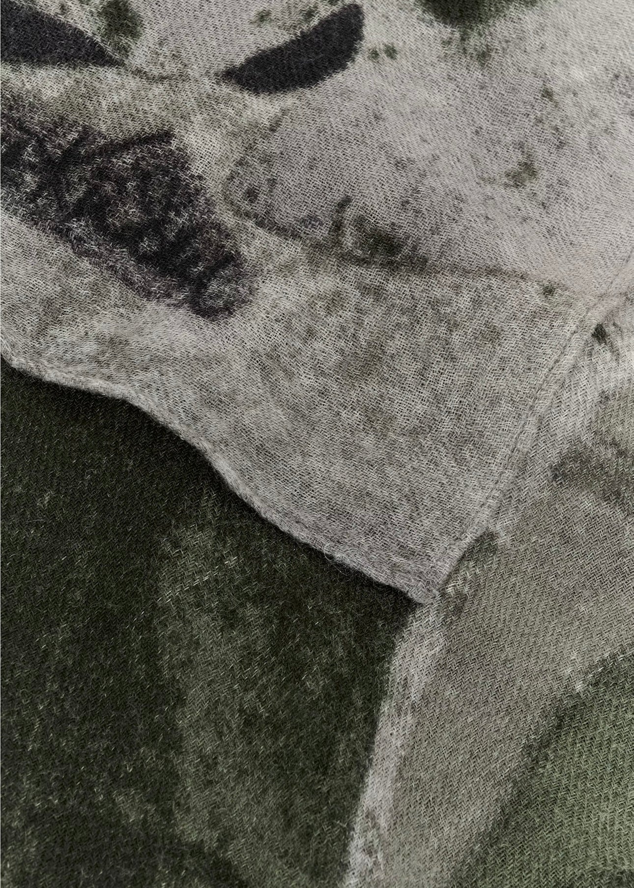 Felisia scarf Rosin Leaf