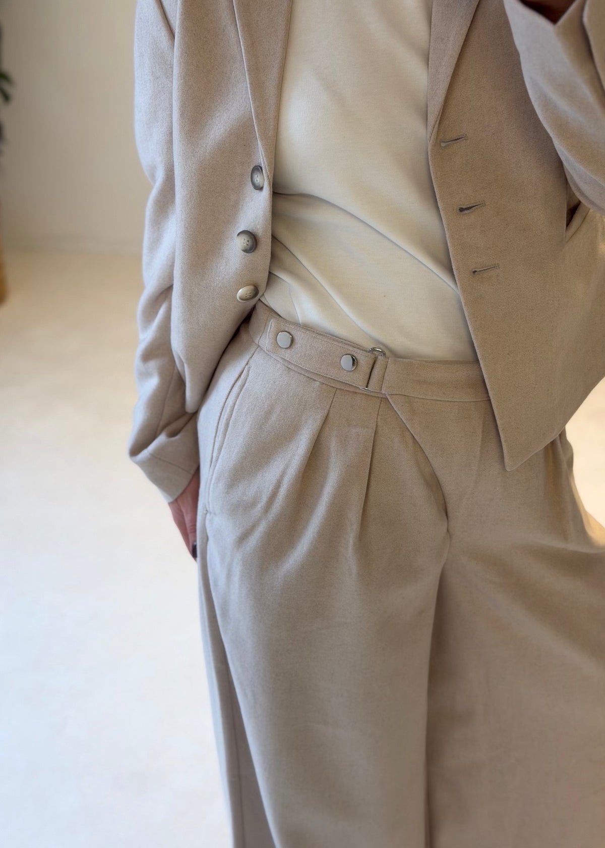 Uma Regular French Taupe