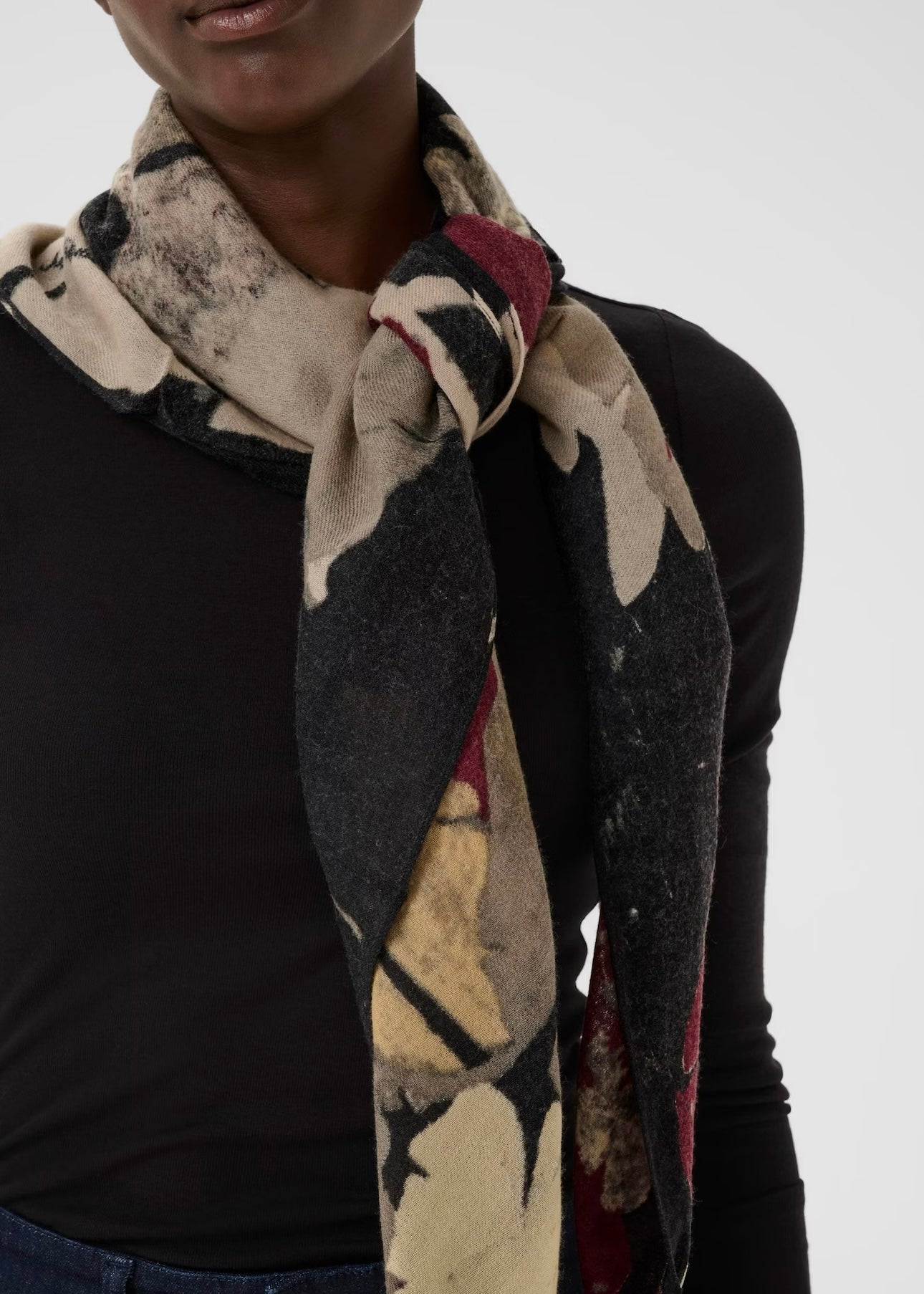 Felisia scarf Brown Leaf Print