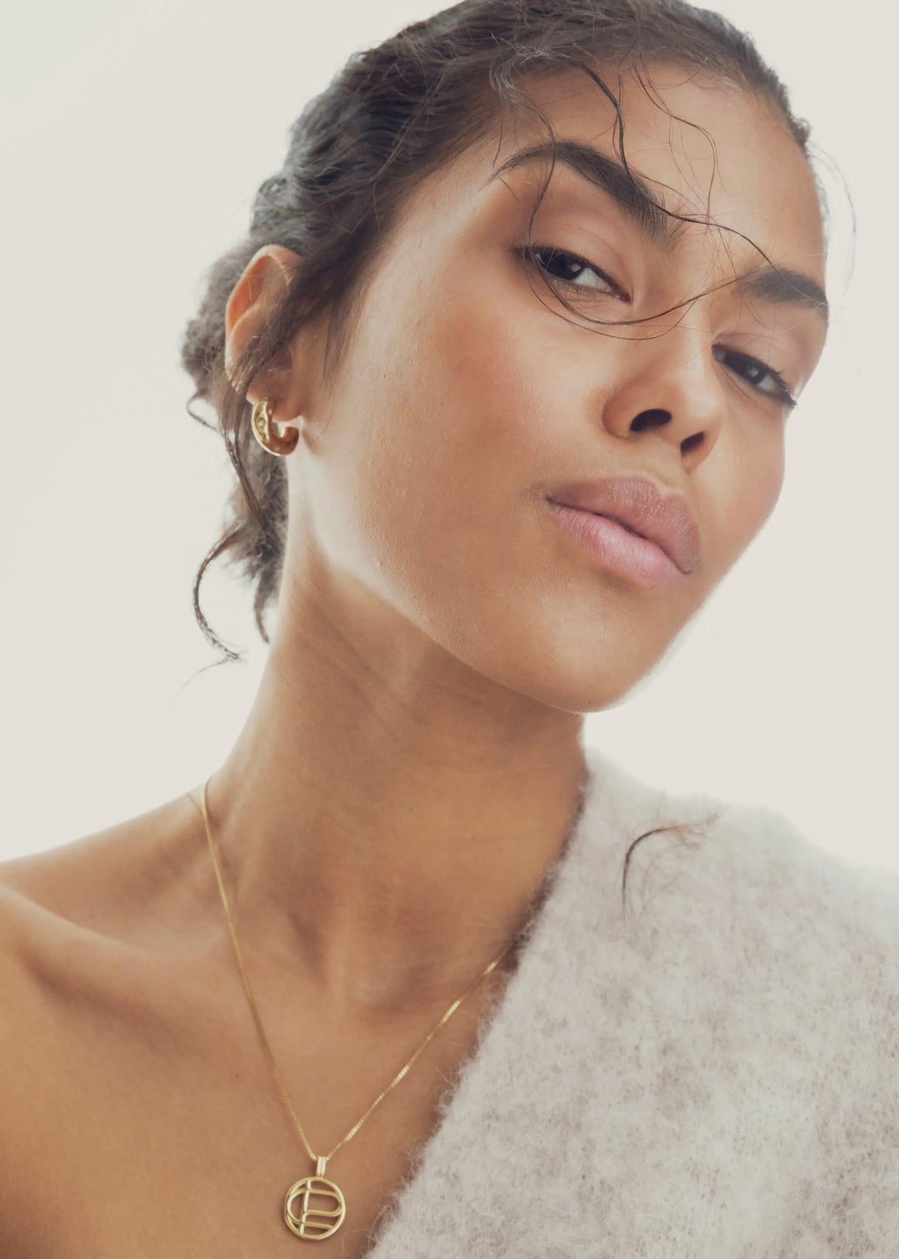 The Monogram Pendant Gold