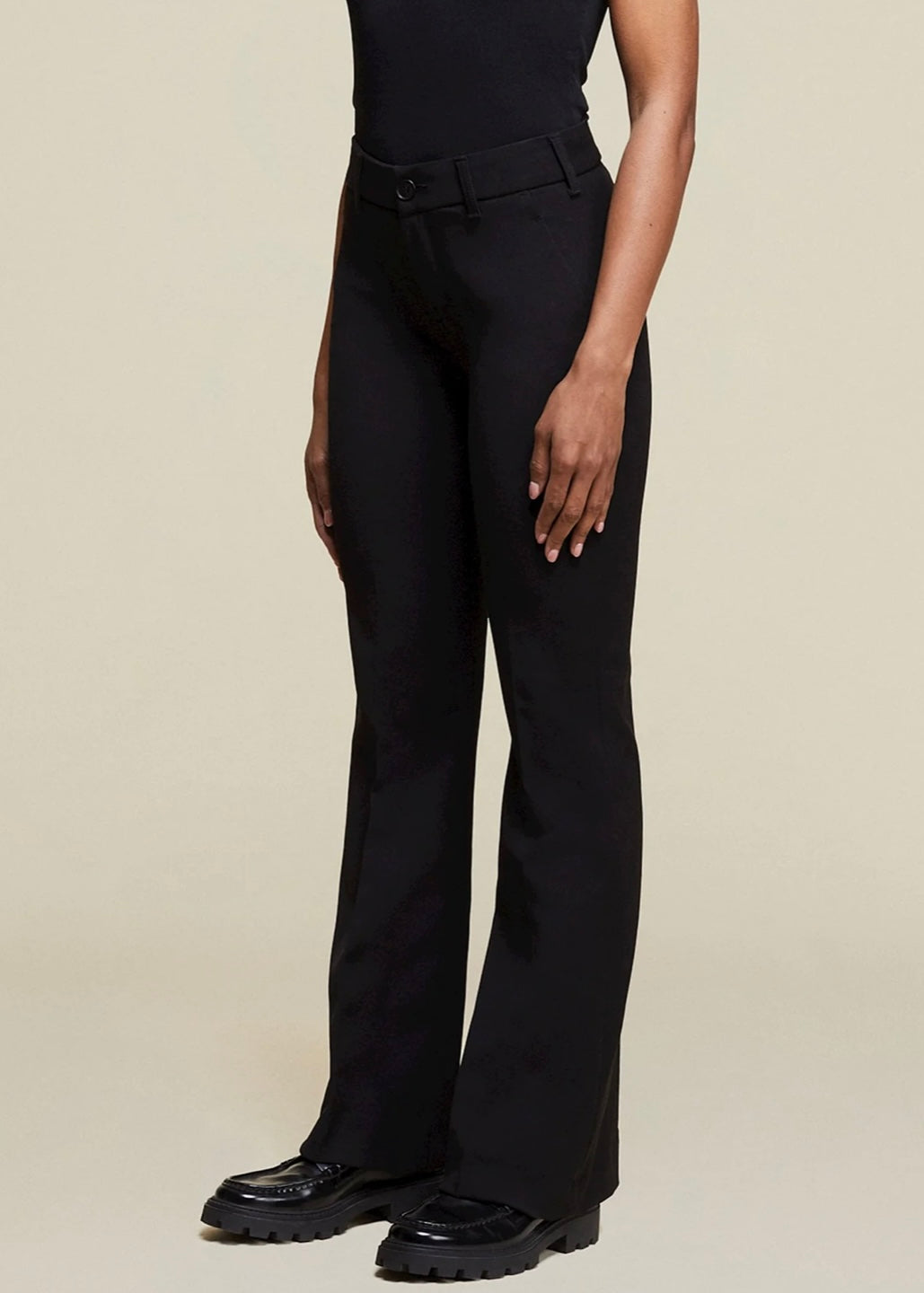 Lois Silvia Suple Roble Wool - Black