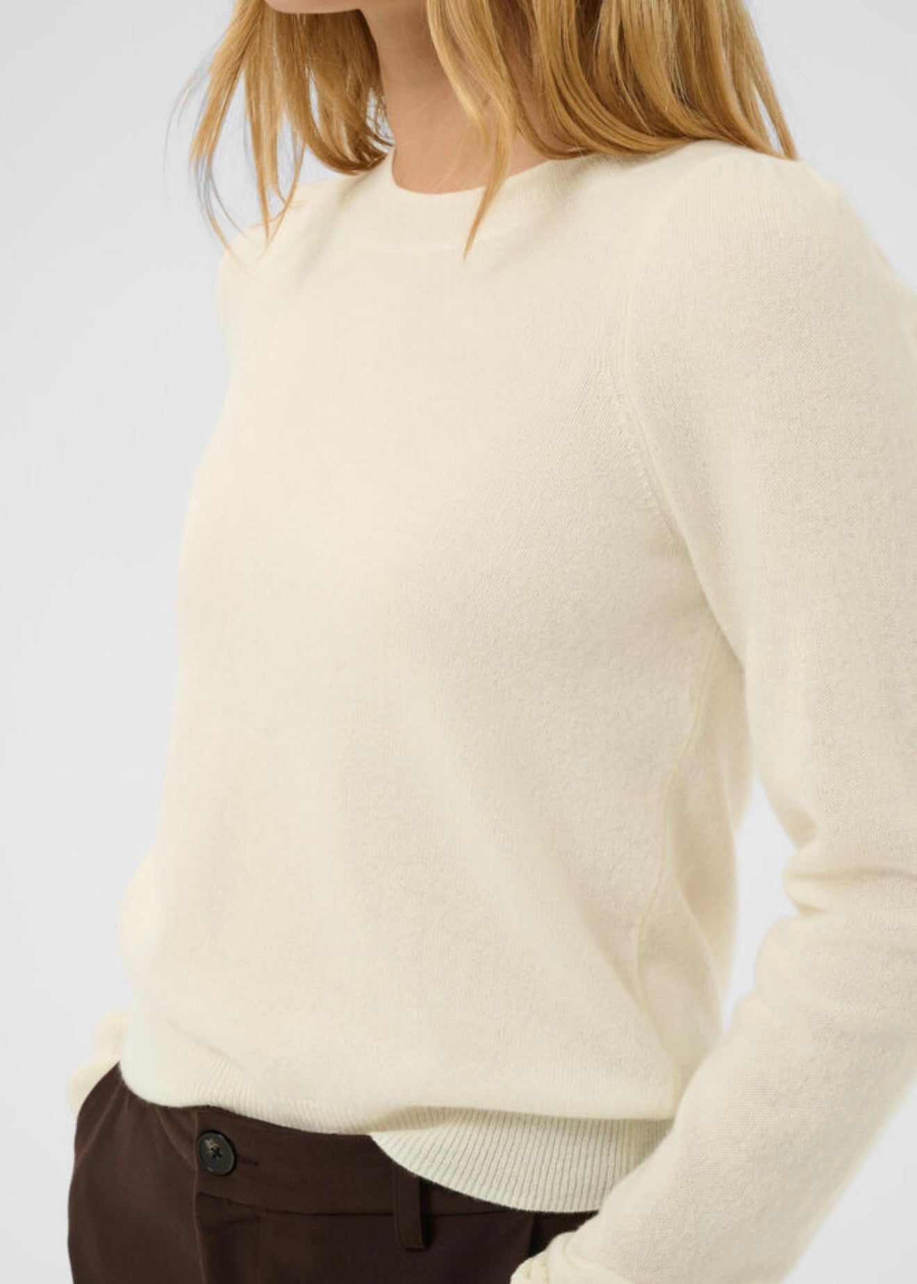 Evina Whisper White
