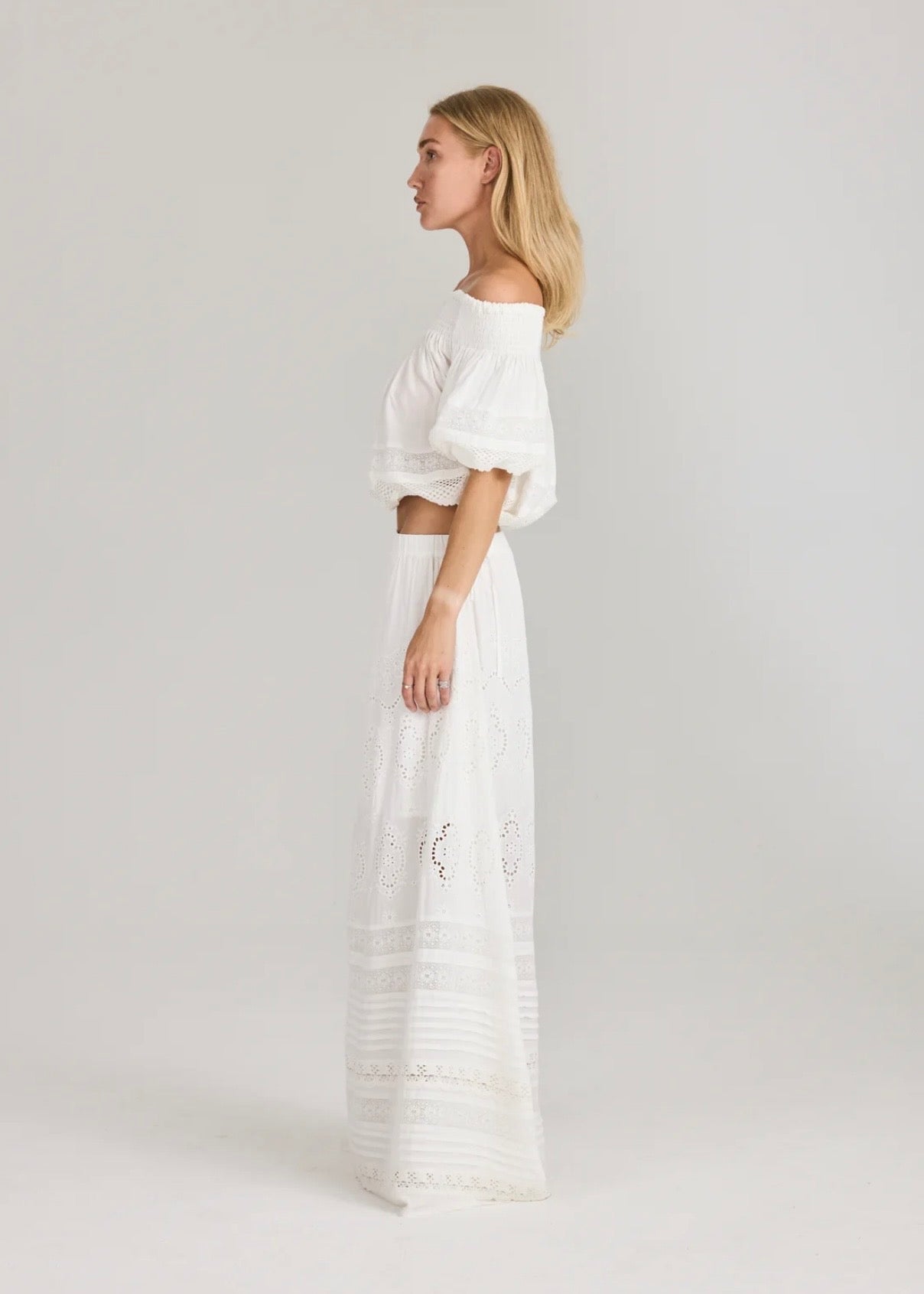 Lita Offshoulder White